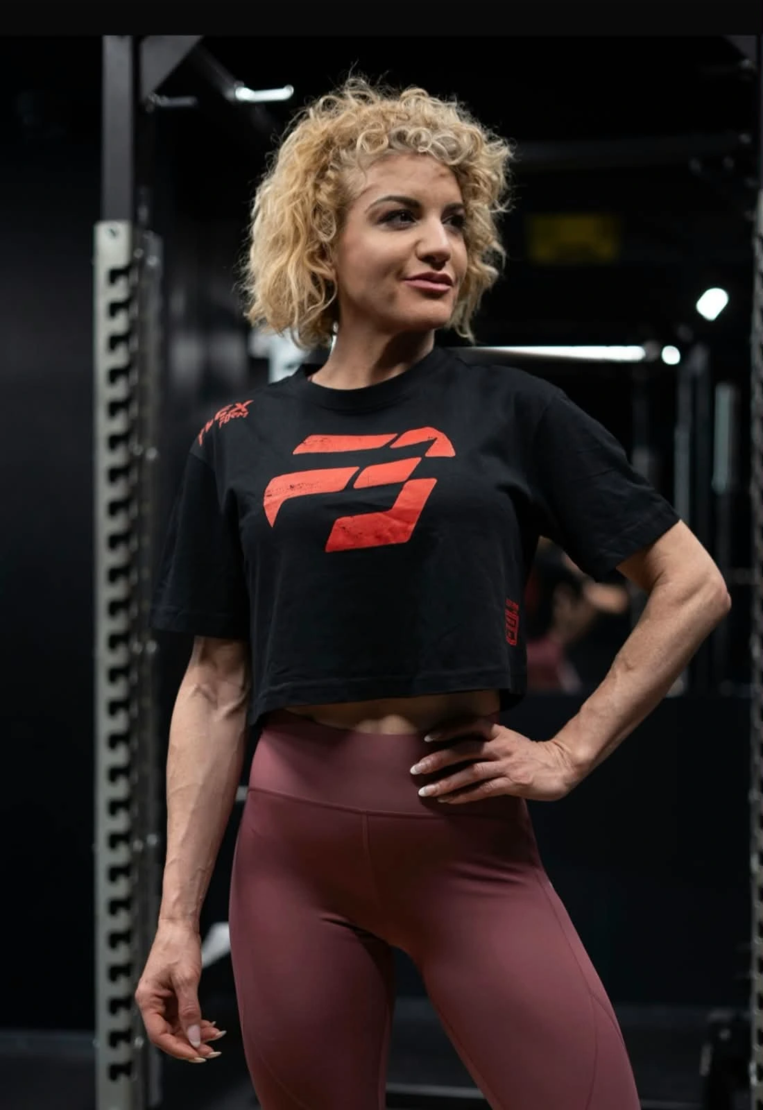 CAMISETA OVERSIZE CROPPED BUILD UNDER PRESSURE MUJER - Vista 1