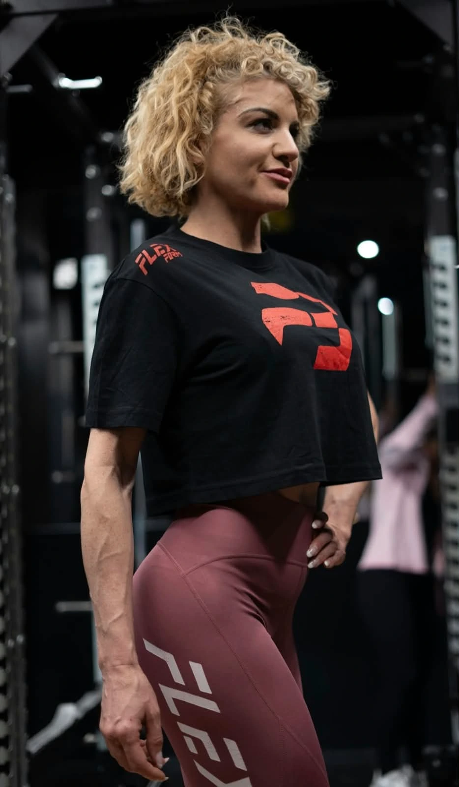 CAMISETA OVERSIZE CROPPED BUILD UNDER PRESSURE MUJER - Vista 3
