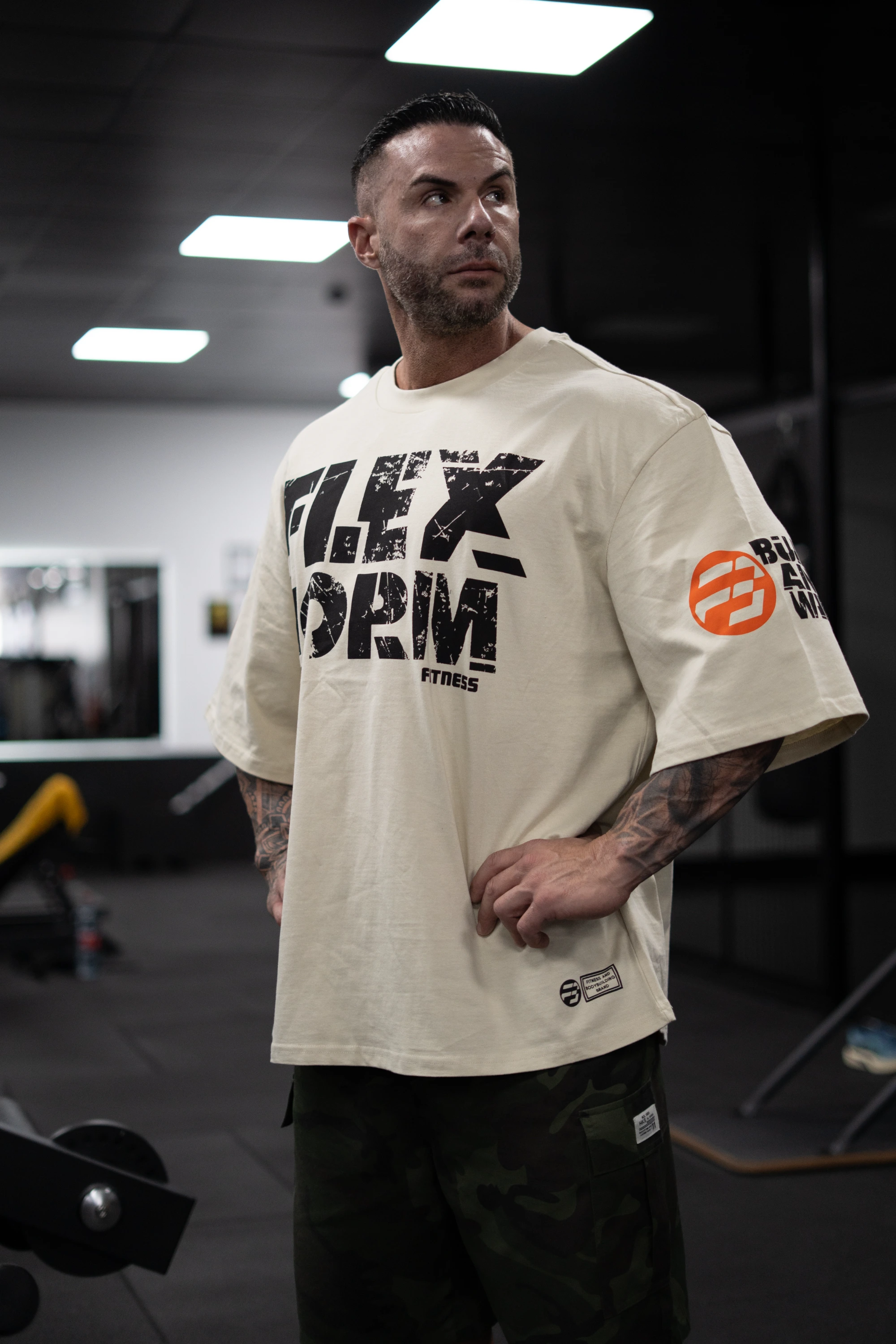CAMISETA OVERSIZE MANGAS 3/4 THREE PILLARS HOMBRE - Vista 2