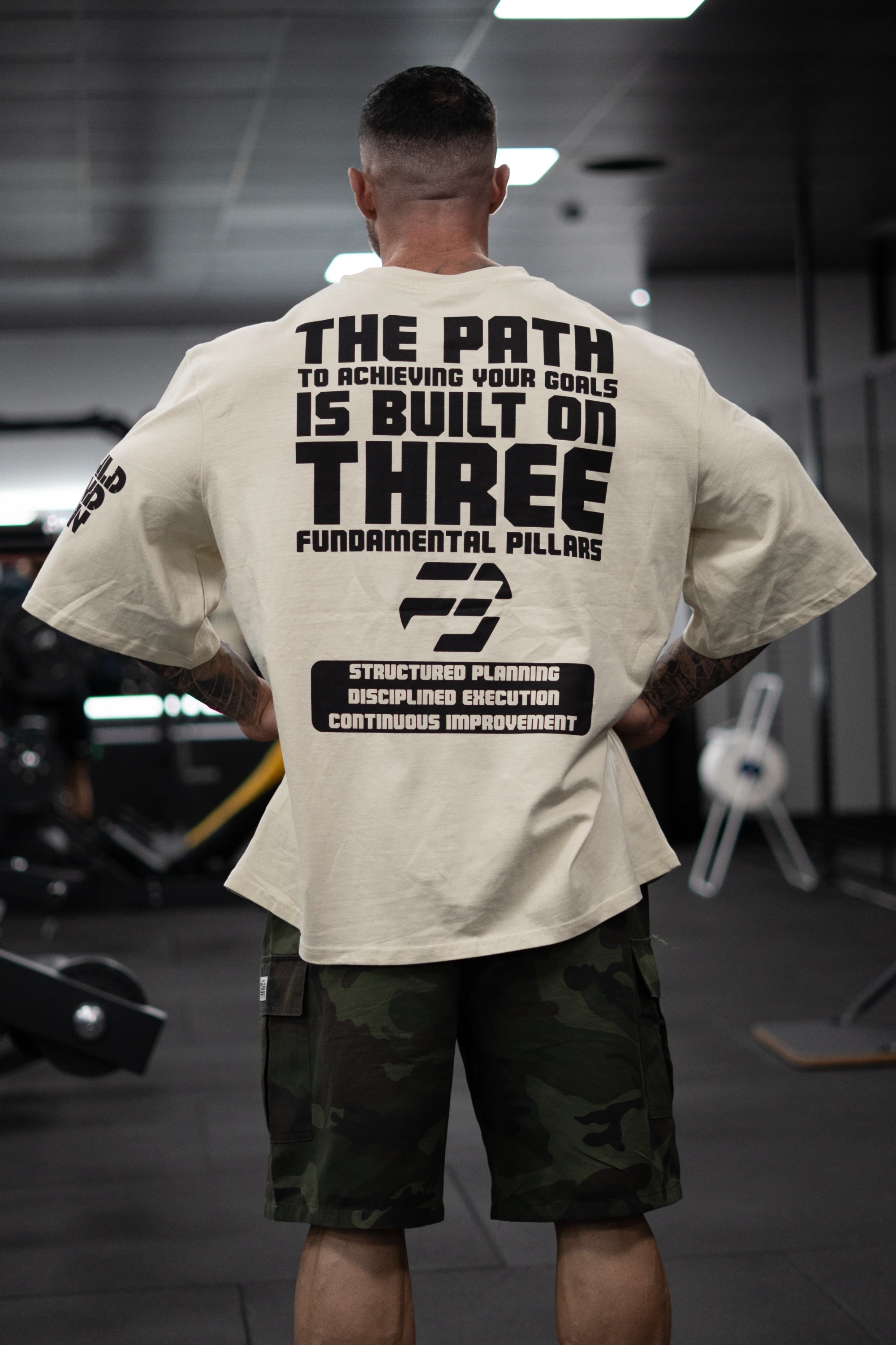 CAMISETA OVERSIZE MANGAS 3/4 THREE PILLARS HOMBRE - Vista 4